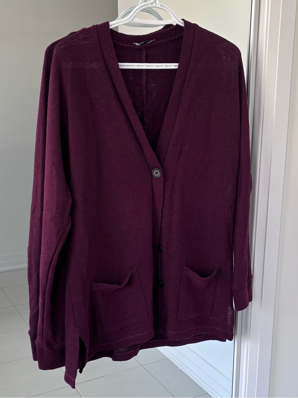American Eagle Buttoned Cardigan W/ Pockets in Burgundy